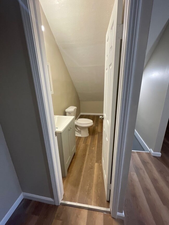 Building Photo - Spacious Beautiful 3 bed 1.5 bath Single F...
