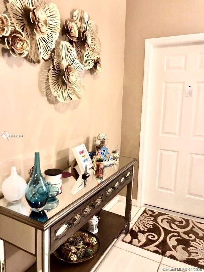 Building Photo - 7692 N Southwood Cir