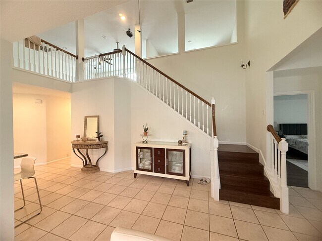 Building Photo - 4615 Pin Oak Creek Ln