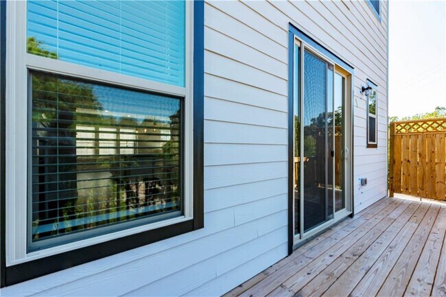 Building Photo - 1662 Mountain Top Ln SE