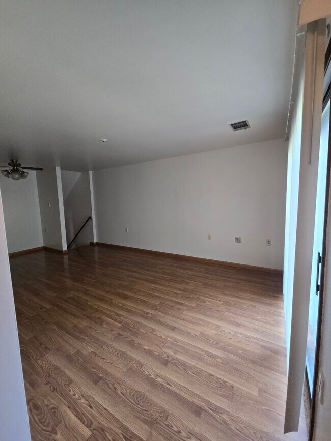 Building Photo - 9096 N Park Plaza Ct