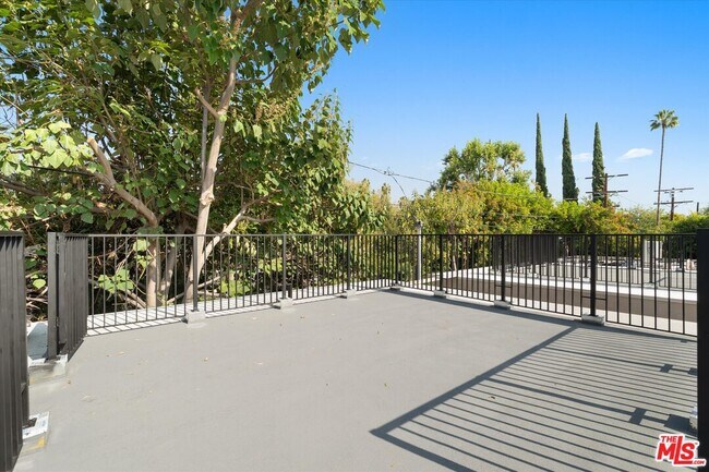 Building Photo - 15213 Morrison St