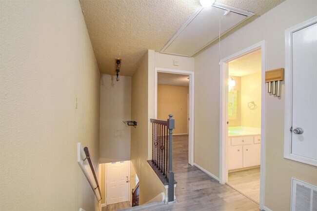Building Photo - 10615 Briar Forest Dr