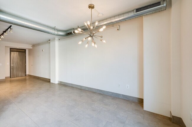 Building Photo - Move-in Ready 1BR 1BA at the Alta is a Min...