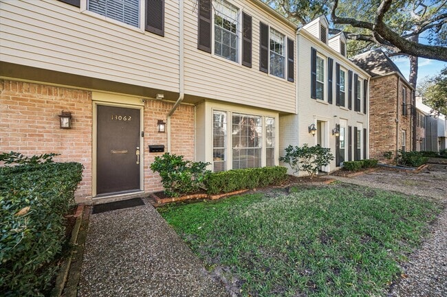 Building Photo - 13062 Trail Hollow Dr