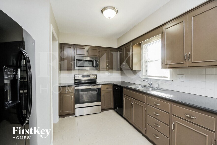 Building Photo - 7310 Flint Dr