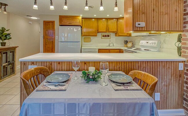 Primary Photo - 1081 Cove Rd