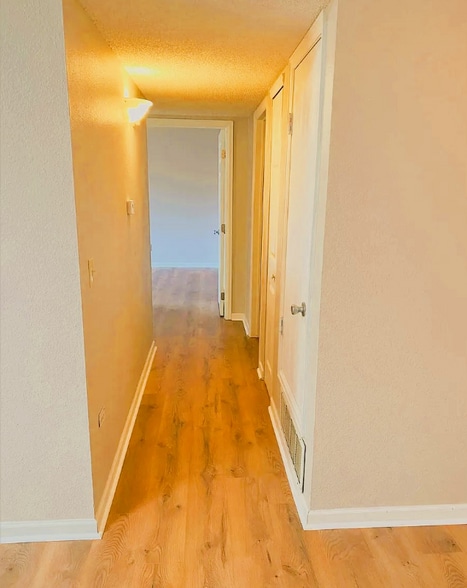 Building Photo - 8225 Fairmount Dr