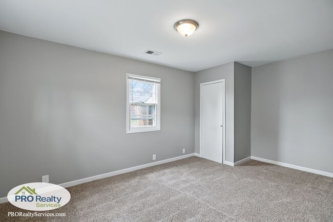 Building Photo - 3 Bedroom Home in Columbia Heights