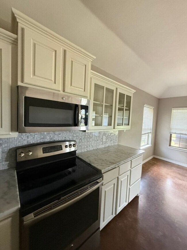 Building Photo - 1333 Briar Cliff Path