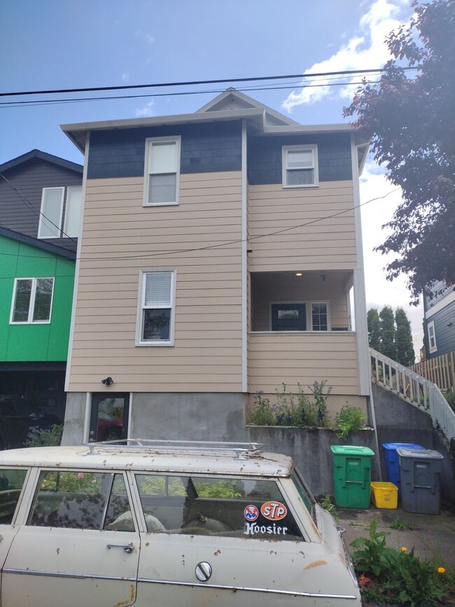 Building Photo - DKN1467