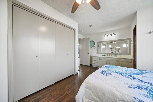 Building Photo - 4126 San Jacinto Dr