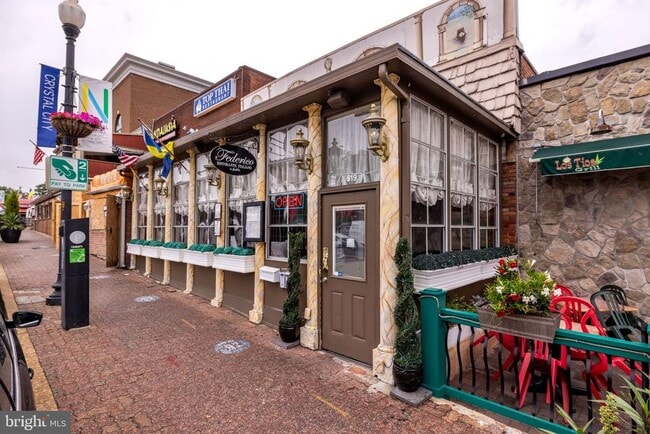 Building Photo - 3600 S Glebe Rd