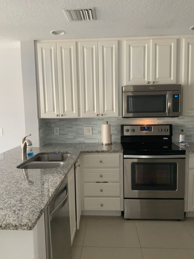 Building Photo - Beautiful 3/3 Townhome For Rent in Village...
