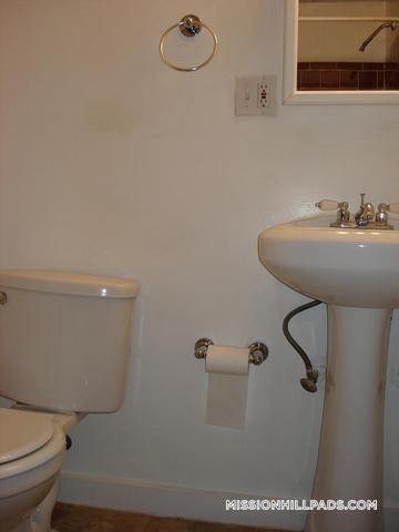 Building Photo - 886 Huntington Ave