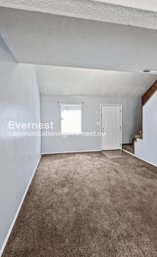 Building Photo - 3309 Pinewood Terrace