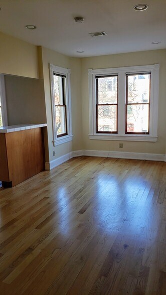 Building Photo - 509 Constitution Ave NE