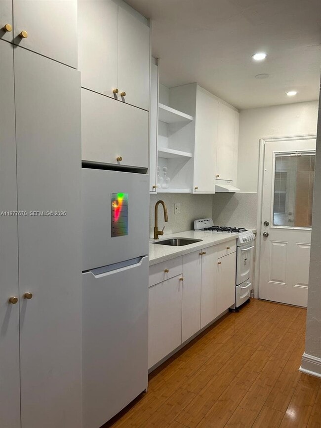 Building Photo - 7901 SW 64th Ave