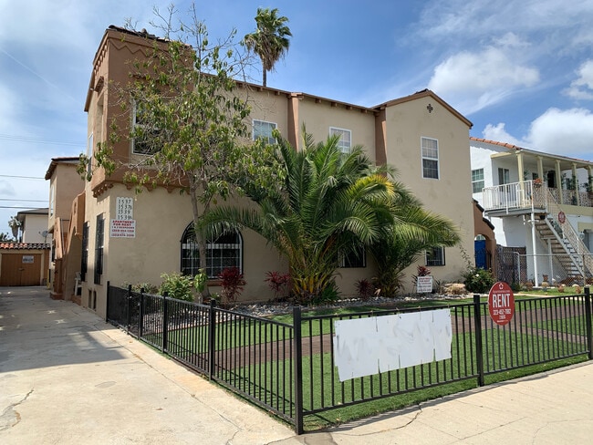 Primary Photo - 1539 S Orange Grove Ave