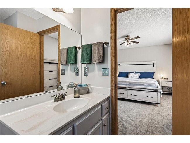 Building Photo - 4133 Sunset Trail N