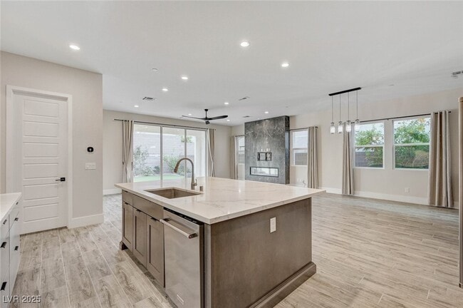 Building Photo - 3395 Stone View Ave