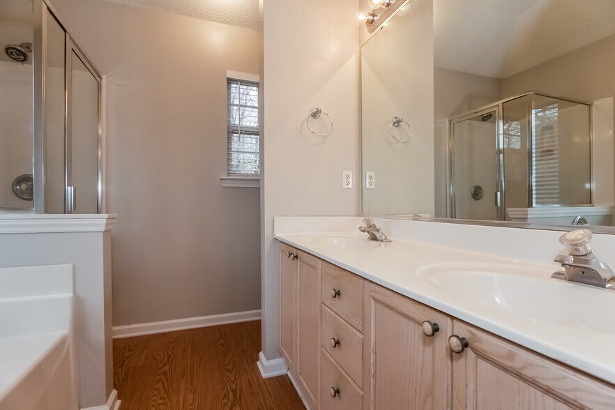 Building Photo - 5937 Hedgecrest Pl