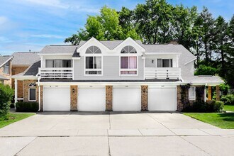 Building Photo - Buffalo Grove Condo available NOW!