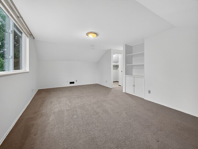 Building Photo - 16711 NE 18th St