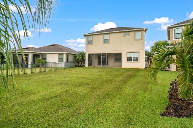 Building Photo - 4 bedroom, 3.5 bathroom in desirable Trasona!