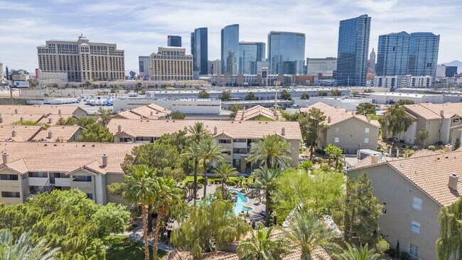 Building Photo - "Spacious 2-Bed, 2-Bath Condo Retreat in the Heart of Las Vegas!"
