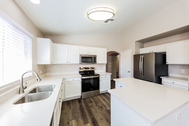 Building Photo - 11224 W Glenrosa Ave