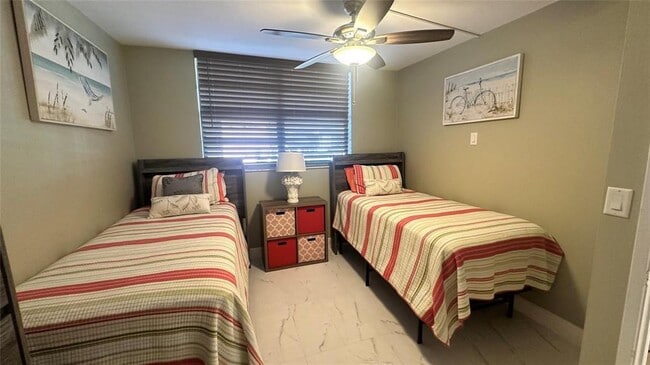 Building Photo - 1401 N Riverside Dr