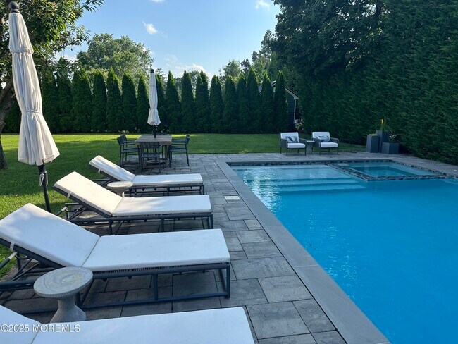 Building Photo - 2163 Village Rd