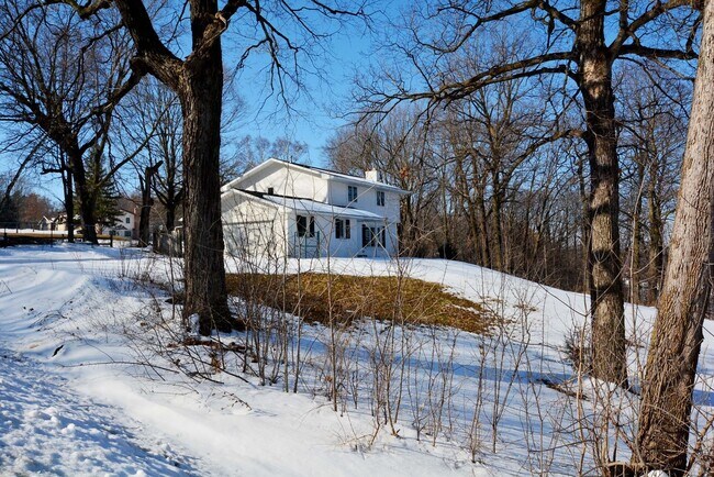 Building Photo - Spacious 4 bedroom home in Beautiful Prior Lake, MN