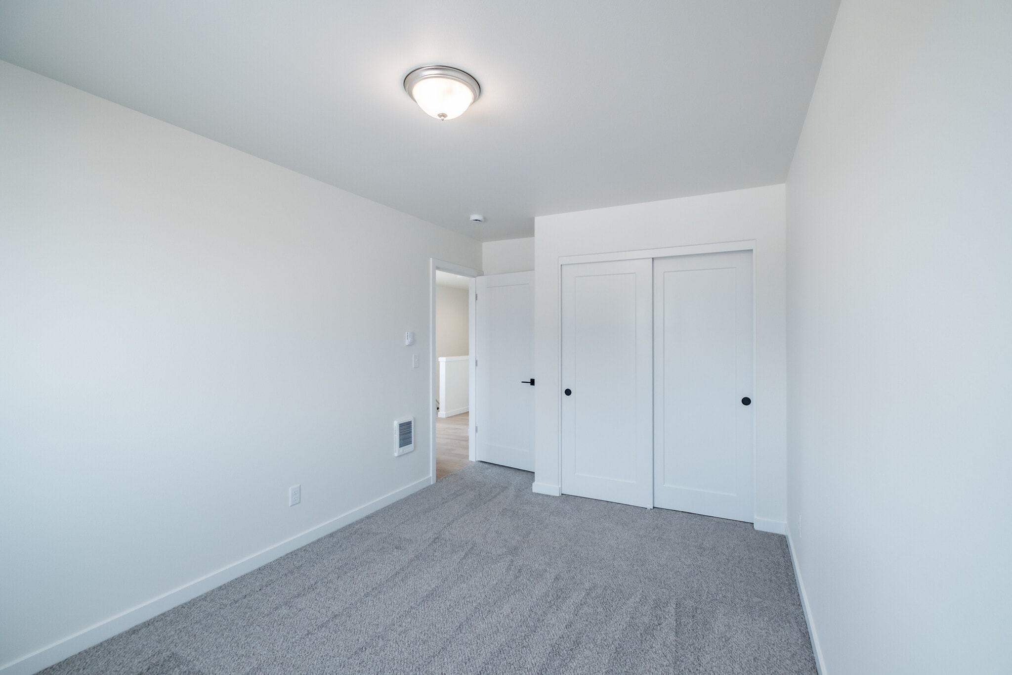 Building Photo - 400 Wagon Wheel Dr