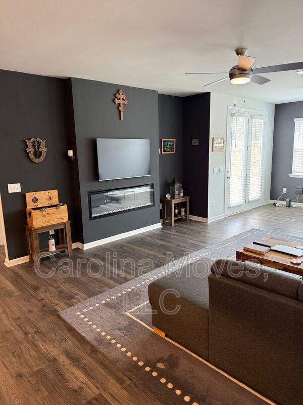 Building Photo - 717 Isleworth Ln