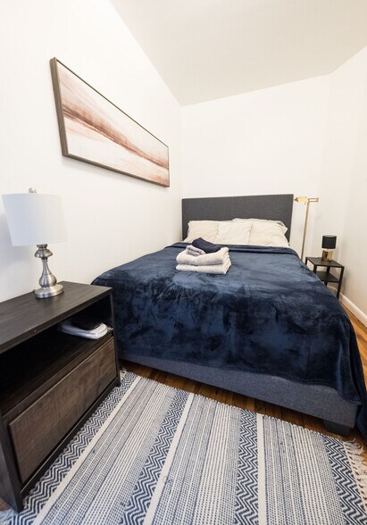 Building Photo - 317 E 75th St