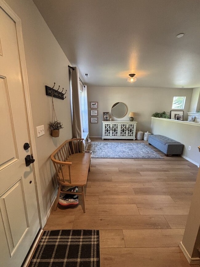 Building Photo - Beautiful 4-bedroom Dupont home