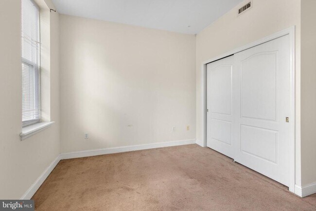 Building Photo - 4215 Ridge Ave