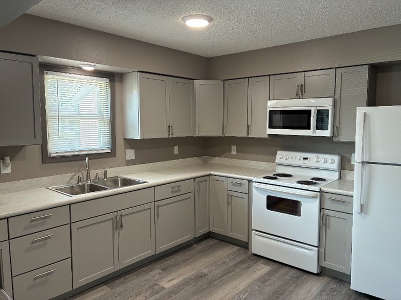 Building Photo - 501 S Cedar St