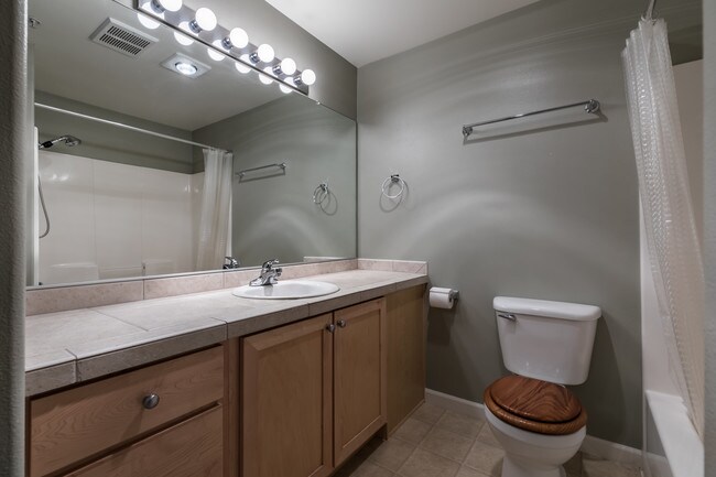 Building Photo - 720 NW 185th Ave