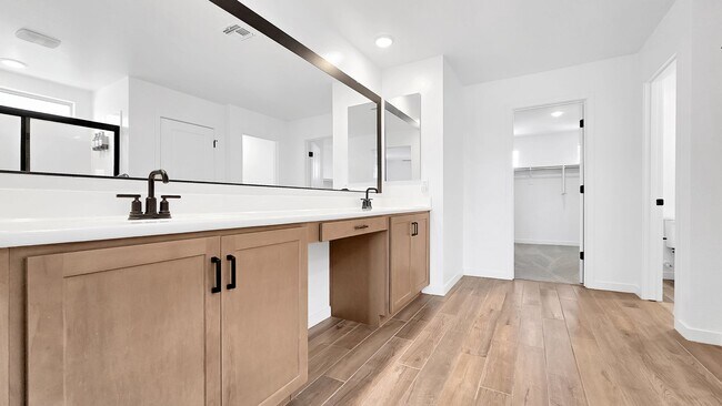 Building Photo - Newly built home with loads of space and S...