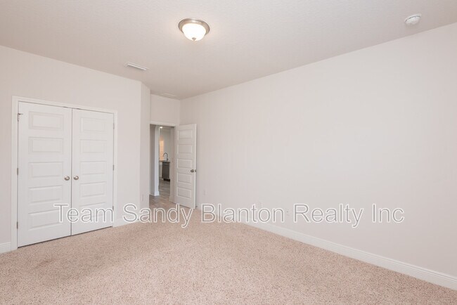 Building Photo - 9599 Pebble Stone Dr