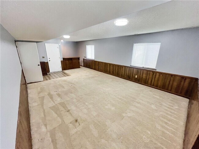Building Photo - 2010 Shadow Bluff Ct NE
