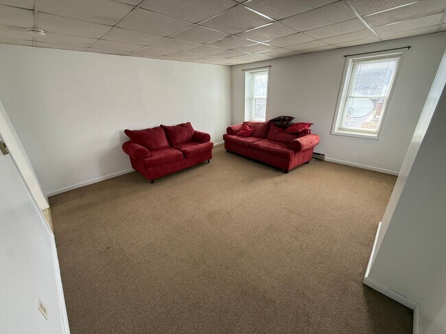 Building Photo - 429-431 E. King Street