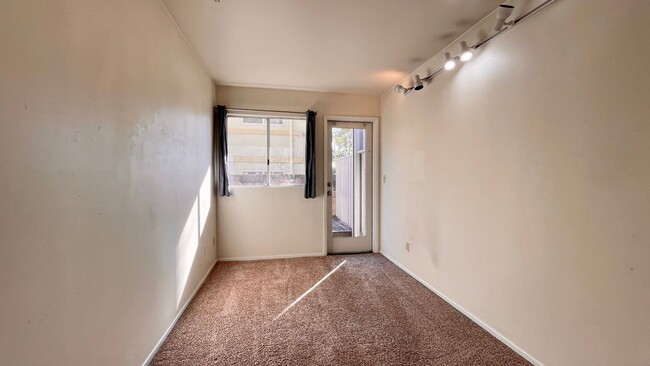 Building Photo - Desirable Pine Creek Condo Near Cal Poly  ...