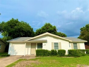 Building Photo - 1314 Timberlake Cir