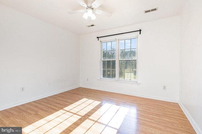 Building Photo - 9212 Isle of Laurels