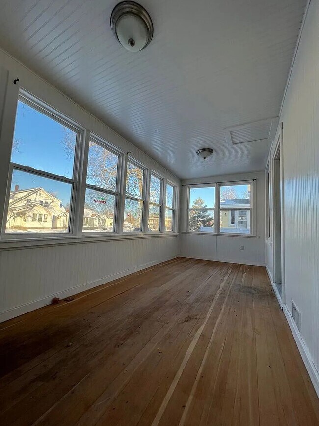 Building Photo - Spacious 6-Bedroom Rental Near Campus & Downtown