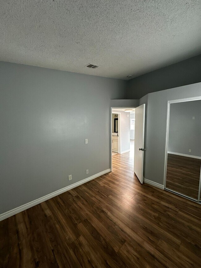 Building Photo - 11828 Bayless St